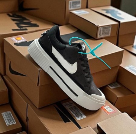 اسود نايك ابيض