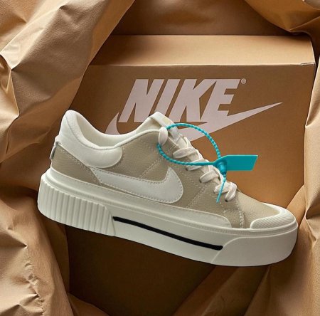 كاكي نايك ابيض