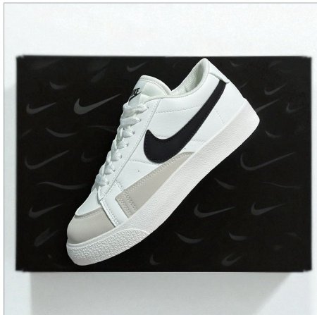 ابيض نايك اسود