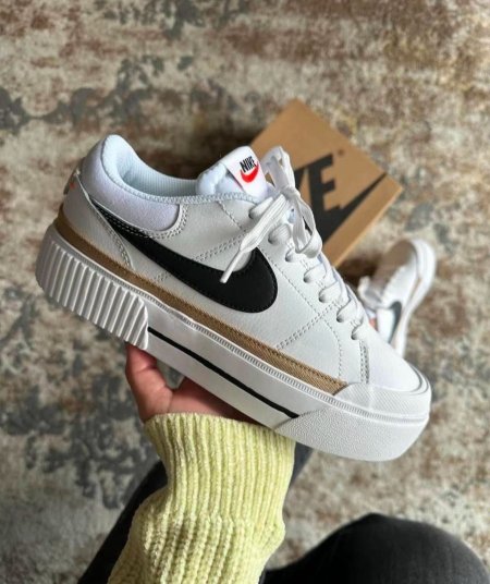 ابيض نايك اسود